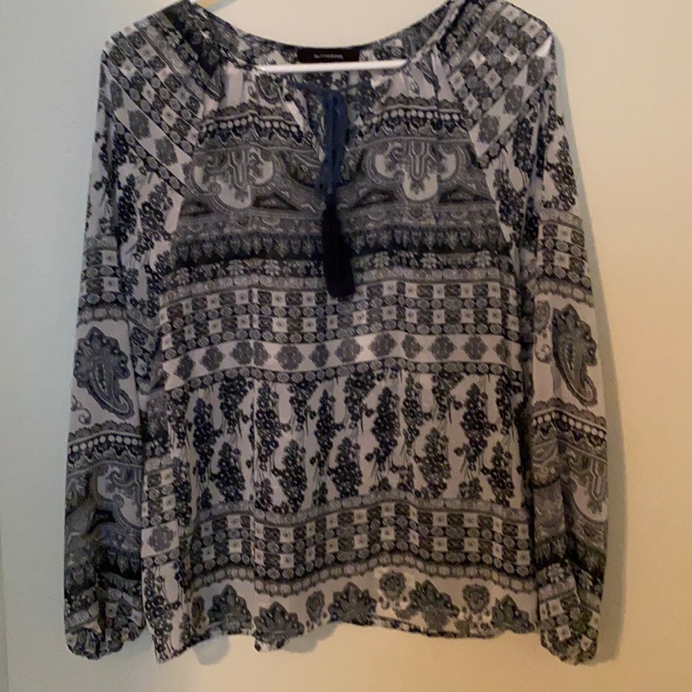 Olivaceous white and navy summer top/coverup